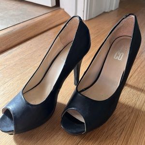 9 & Co black peep toe heels size 8